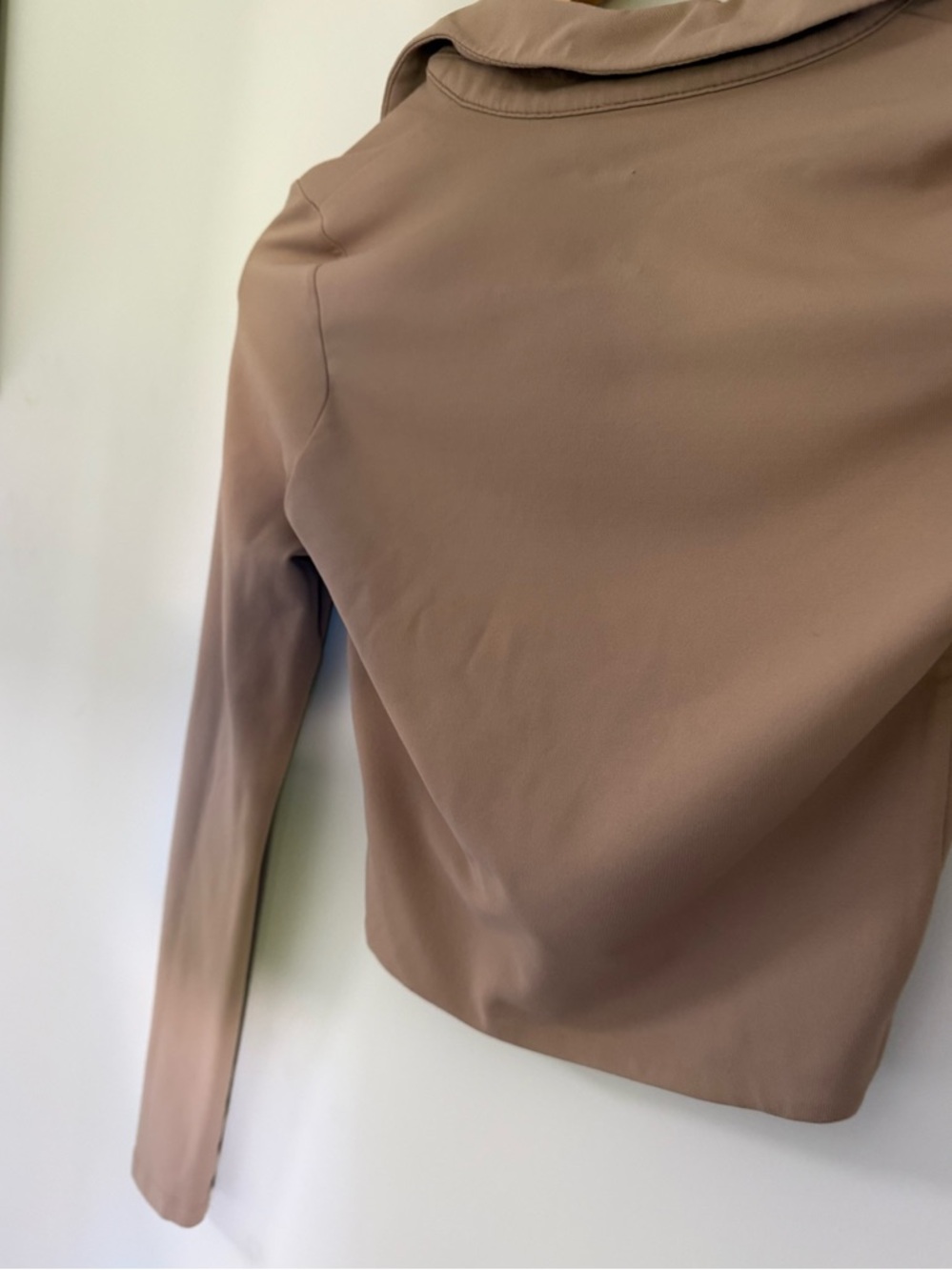 BABATON ARITZIA Collared V Neck Crop Top Long Sleeve Taupe Tan Size XS GUC - Picture 10 of 13